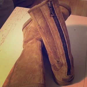 UGG - Knightsbridge - Tan - Size 6